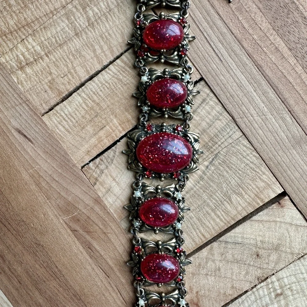 VTG 1950s-60s Victorian Revival Bracelet 6.75 Inch‎ Red Confetti Acrylic Flowers